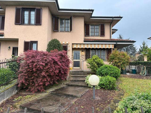Villetta bifamiliare in vendita di 152 m² in Via Umberto I, 10