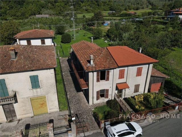 Villetta bifamiliare in vendita di 152 m² in Via Caprio, 13