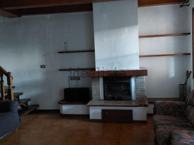 Villetta bifamiliare in vendita di 152 m² in Via dei Castelli