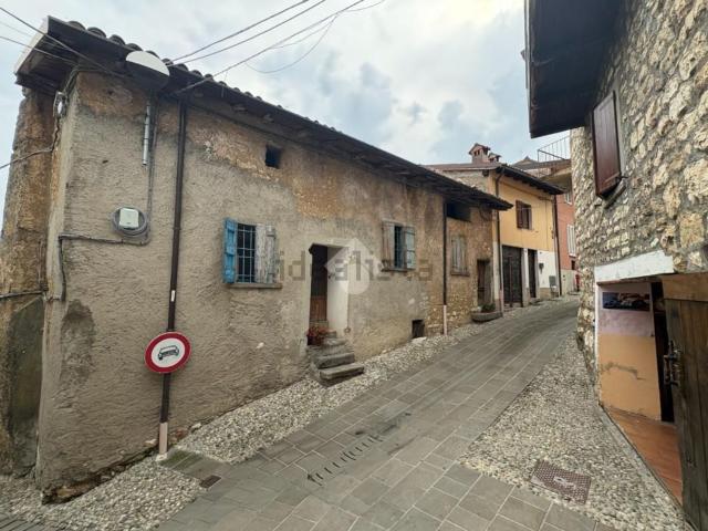 Villetta bifamiliare in vendita di 152 m² in Via Mascherpinga