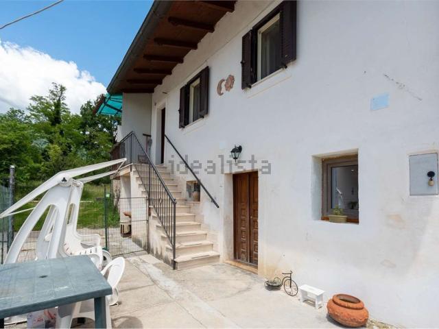 Villetta bifamiliare in vendita di 157 m² in Strada Vicinale Campopiano Basso Seconda, 3
