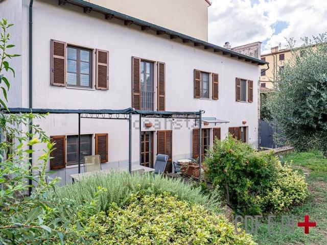 Villetta bifamiliare in vendita di 157 m² in Via Burlamacchi
