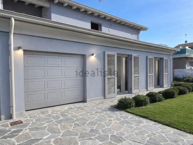 Villetta bifamiliare in vendita di 157 m² in Via Curiel