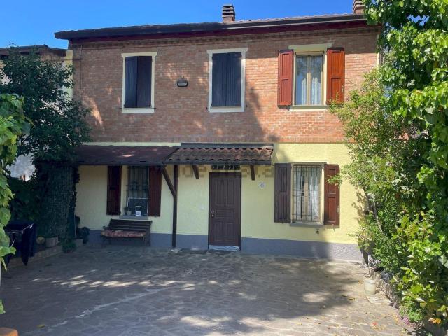 Villetta bifamiliare in vendita di 157 m² in Via Emilia Levante, 40