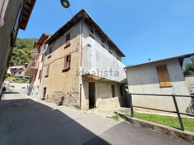 Villetta bifamiliare in vendita di 157 m² in Via Rigamonte, 1