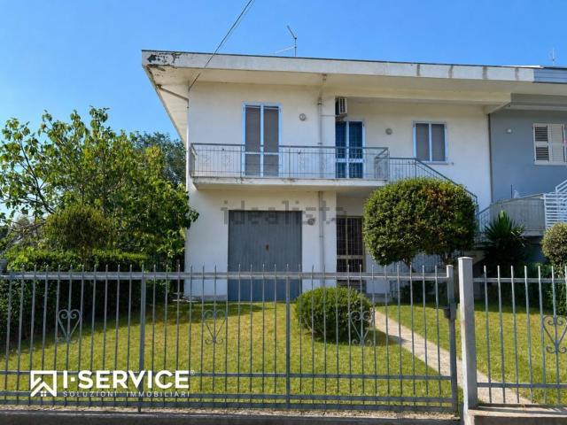 Villetta bifamiliare in vendita di 157 m² in Via della Lama, 35