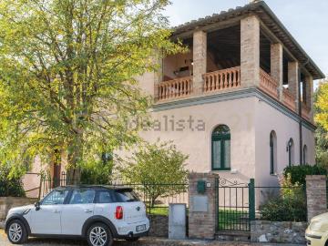 Villetta bifamiliare in vendita di 154 m² in Via Tonda