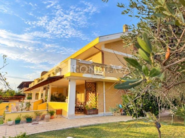 Villetta bifamiliare in vendita di 154 m² in Via Vittoria Colonna