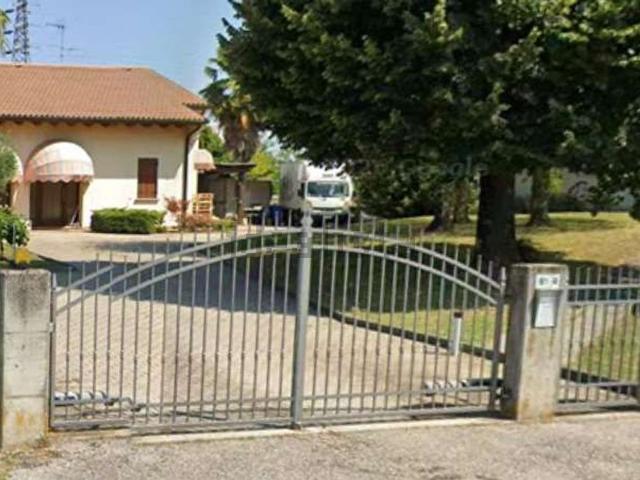 Villetta bifamiliare in vendita di 154 m² in Via Armando Diaz, 81