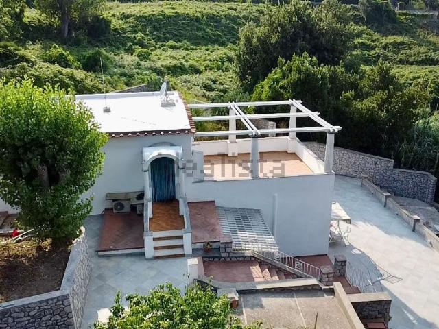 Villetta bifamiliare in vendita di 154 m² in Via Caterola