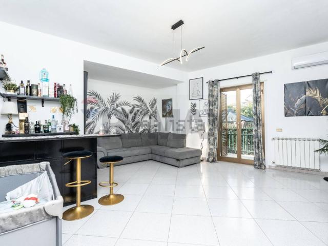 Villetta bifamiliare in vendita di 154 m² in Via Etnea, 423
