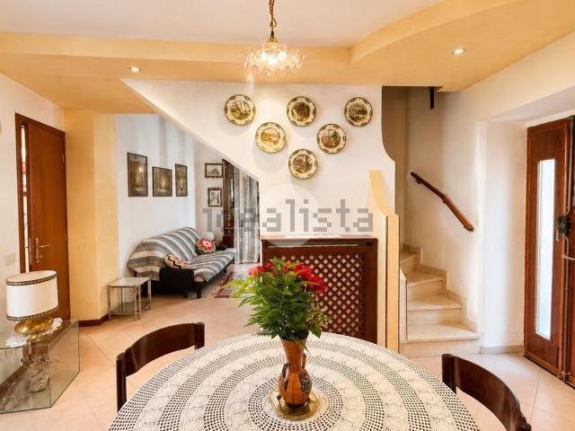 Villetta bifamiliare in vendita di 154 m² in Via Staccone, 105