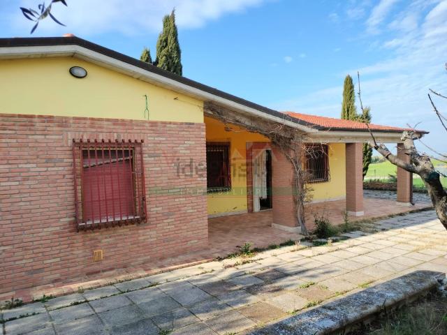 Villetta bifamiliare in vendita di 155 m² in Contrada querce grosse