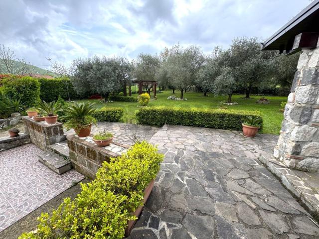 Villetta bifamiliare in vendita di 155 m² in Vico Ferradino, 20