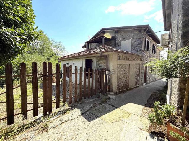Villetta bifamiliare in vendita di 155 m² in Via Tresana