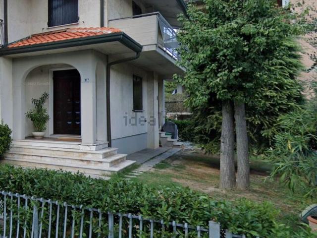 Villetta bifamiliare in vendita di 155 m² in Via Vicoli