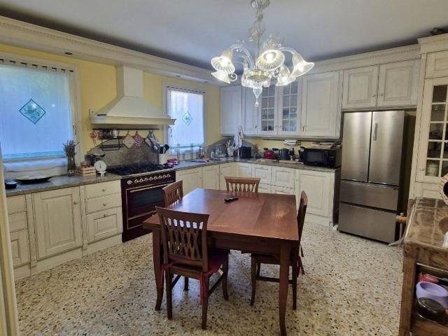 Villetta bifamiliare in vendita di 155 m² in Via Borgolecco
