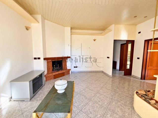 Villetta bifamiliare in vendita di 155 m² in Via della Castellina