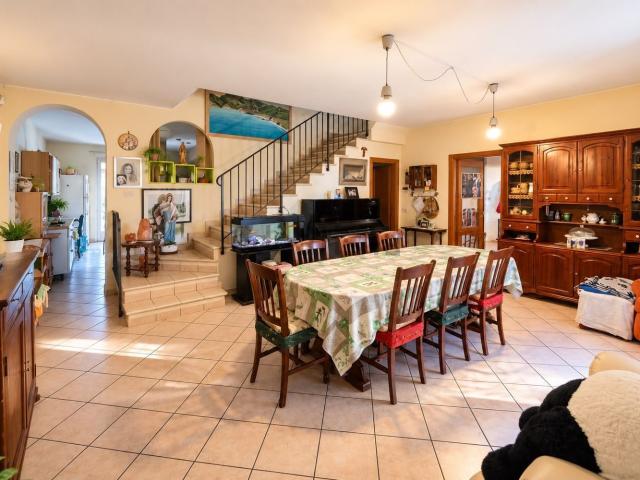 Villetta bifamiliare in vendita di 155 m² in Via Lughese