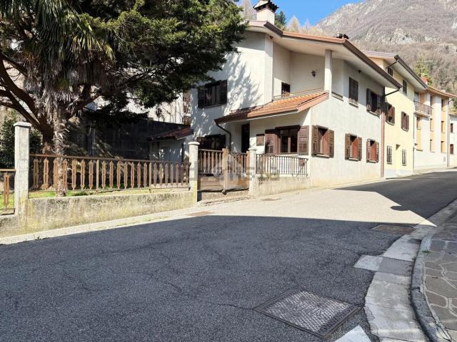 Villetta bifamiliare in vendita di 155 m² in Via Perugia, 3