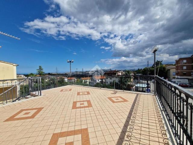 Villetta bifamiliare in vendita di 155 m² in Via Roma, 31