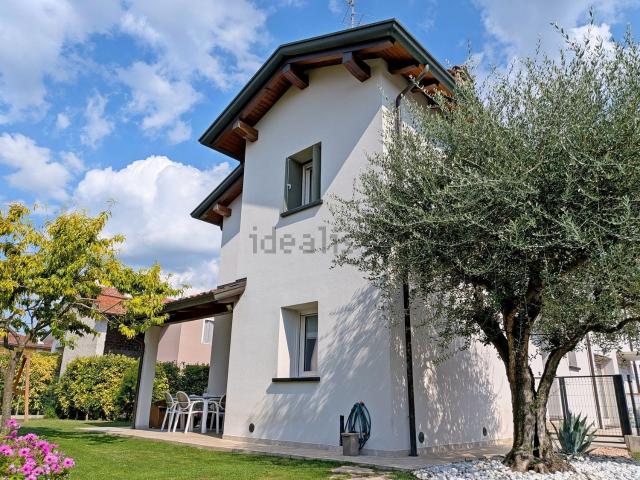 Villetta bifamiliare in vendita di 155 m² in Via San Francesco, 135