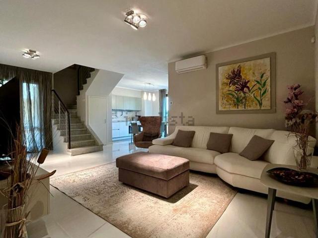 Villetta bifamiliare in vendita di 155 m² in Via Serravalle a San Martino, 36