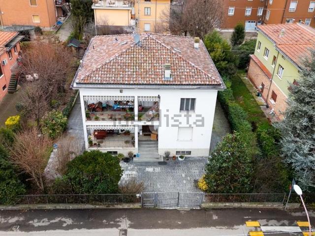 Villetta bifamiliare in vendita di 155 m² in Viale Podgora, 1