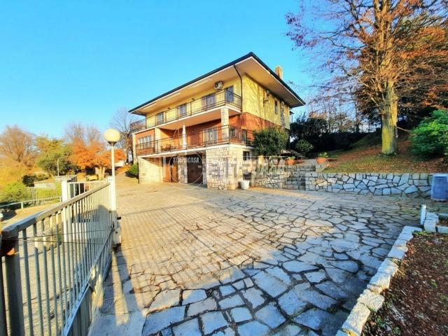 Villetta bifamiliare in vendita di 350 m²