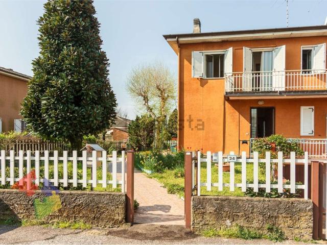 Villetta bifamiliare in vendita di 156 m² in Via Ticino, 1