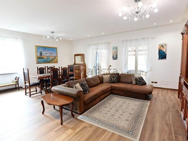 Villetta bifamiliare in vendita di 156 m² in Via Angelo Rocca, 50