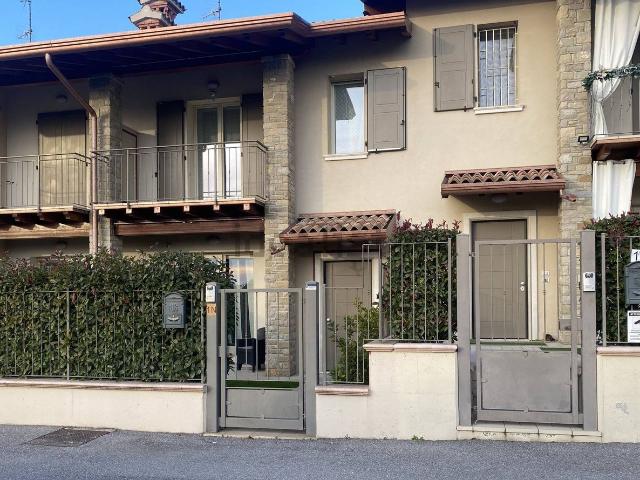 Villetta bifamiliare in vendita di 156 m² in Via Bagatte, 1