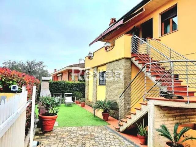 Villetta bifamiliare in vendita di 156 m² in Via Carlo del Prete