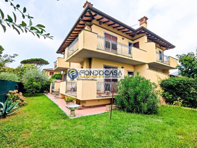 Villetta bifamiliare in vendita di 156 m² in Via Concordia, 100
