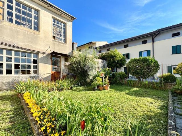 Villetta bifamiliare in vendita di 156 m² in Via Giovanni XXIII Papa, 14