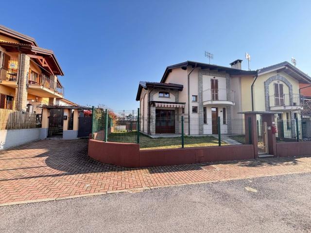 Villetta bifamiliare in vendita di 156 m² in Via Santa Croce, 37