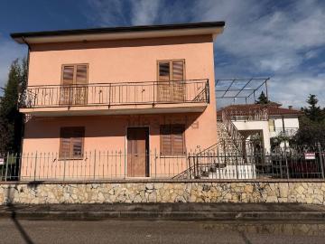 Villetta bifamiliare in vendita di 156 m² in Via San Giuseppe, 51