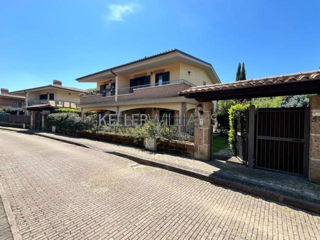 Villetta bifamiliare in vendita di 158 m² in Via Terre dei Consoli