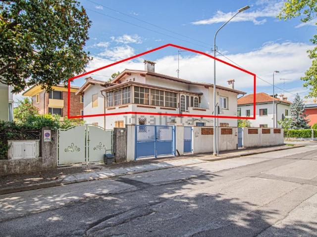 Villetta bifamiliare in vendita di 158 m² in Via Armando Bernardinis