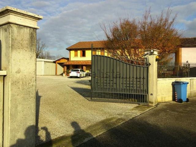 Villetta bifamiliare in vendita di 158 m² in Via Bigone, 28