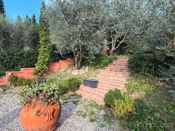 Villetta bifamiliare in vendita di 158 m² in Via Bolognese