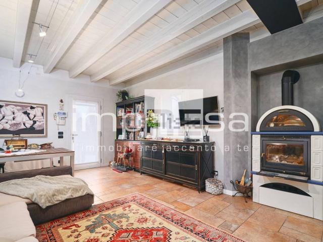 Villetta bifamiliare in vendita di 158 m² in Via Divisione Alpina Tridentina