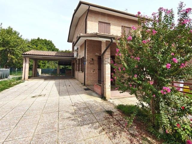 Villetta bifamiliare in vendita di 158 m² in Via Enrico Fermi, 89