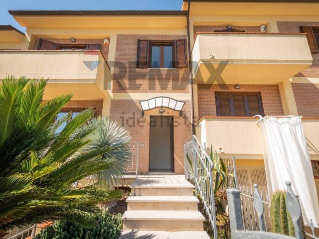 Villetta bifamiliare in vendita di 158 m² in Via Fratelli Cervi
