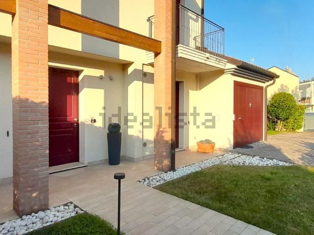 Villetta bifamiliare in vendita di 158 m² in Via Giovanni Cimabue
