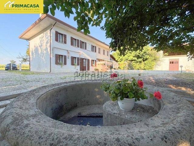 Villetta bifamiliare in vendita di 158 m² in Via Scandolara