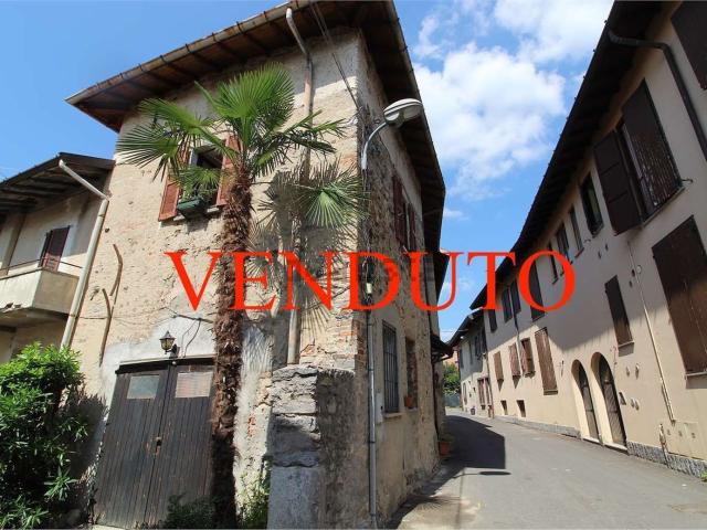 Villetta bifamiliare in vendita di 158 m² in Via Sardegna, 49