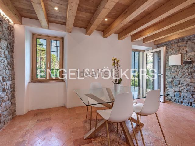 Villetta bifamiliare in vendita di 159 m² in Via al Santuario