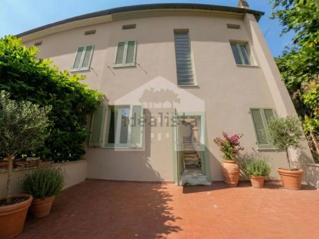 Villetta bifamiliare in vendita di 159 m² in Via della Santissima Annunziata, 524