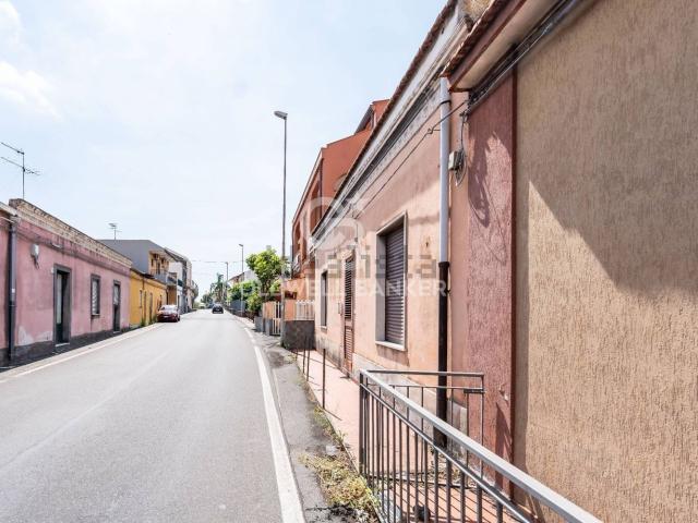 Villetta bifamiliare in vendita di 159 m² in Via Provinciale per Riposto, 35